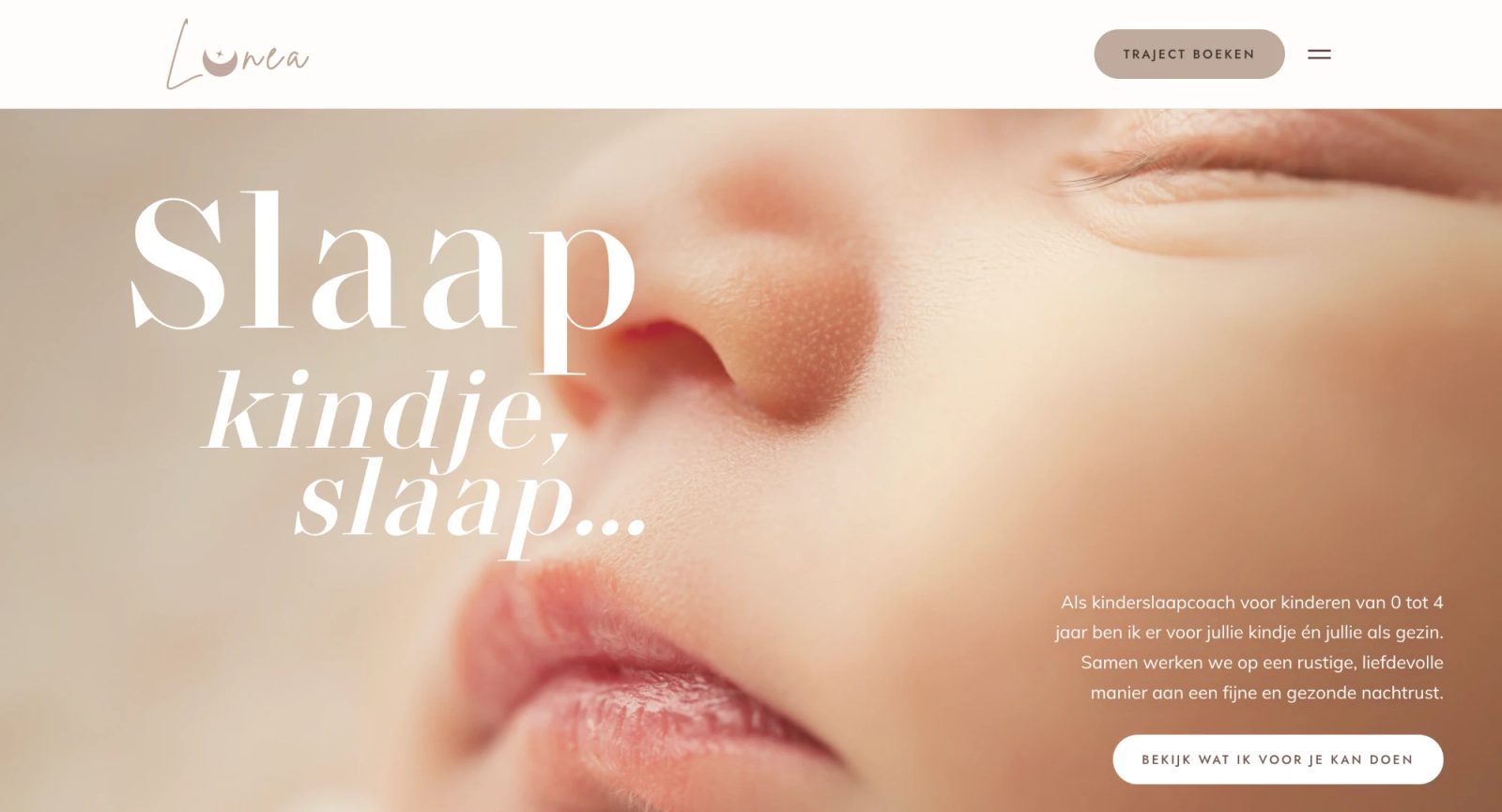 Homepage van Lunea Kinderslaap met de hero-tekst 'Slaap kindje, slaap...' en een close-up babyfoto
